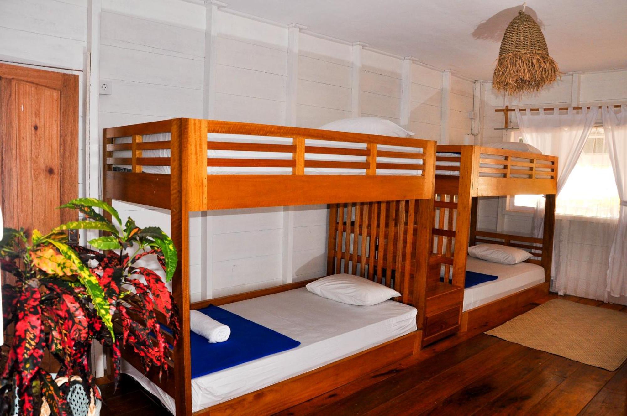Crow'S Nest Hotel Tua Pejat Екстериор снимка