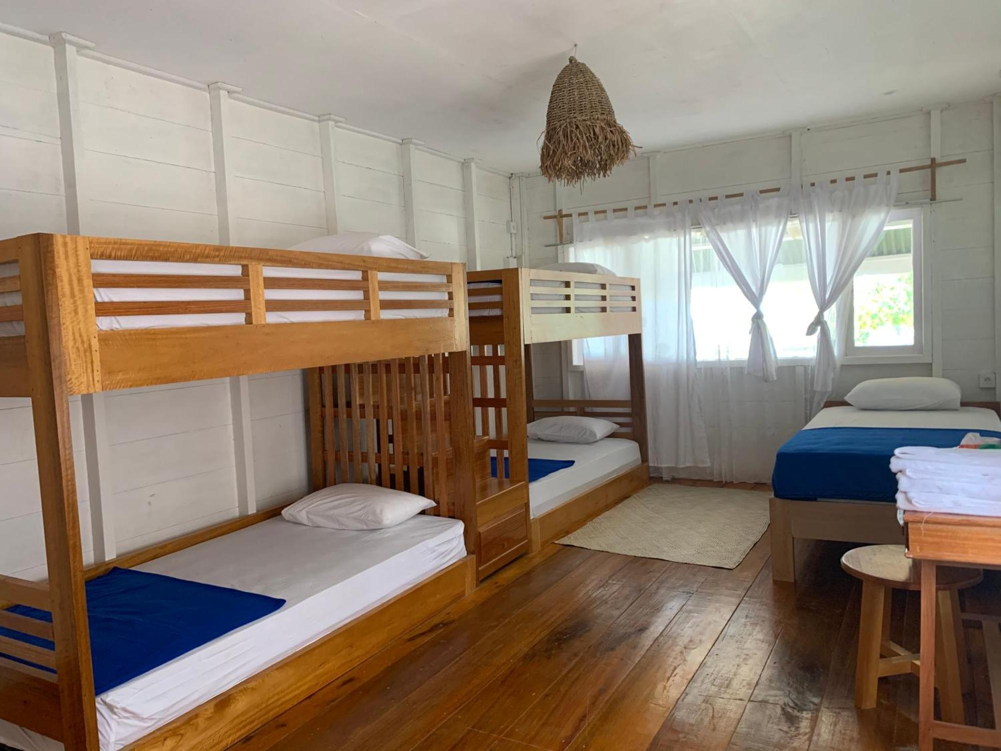 Crow'S Nest Hotel Tua Pejat Екстериор снимка